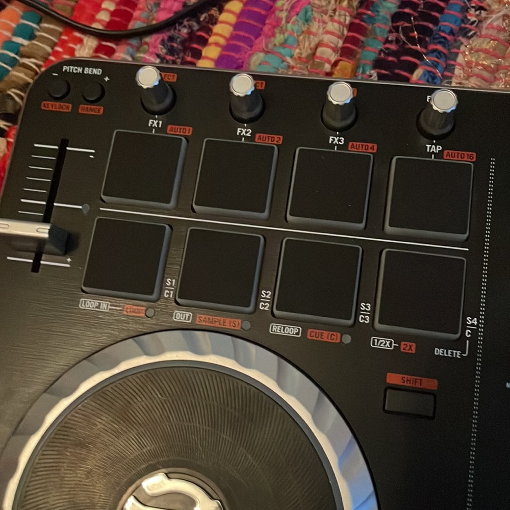 Numark Mixtrack Pro 2 - Picture 4 of 5